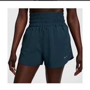 Nike One Women's Dri-FIT Ultra High-Waisted 3" Brief-Lined Shorts size medium
